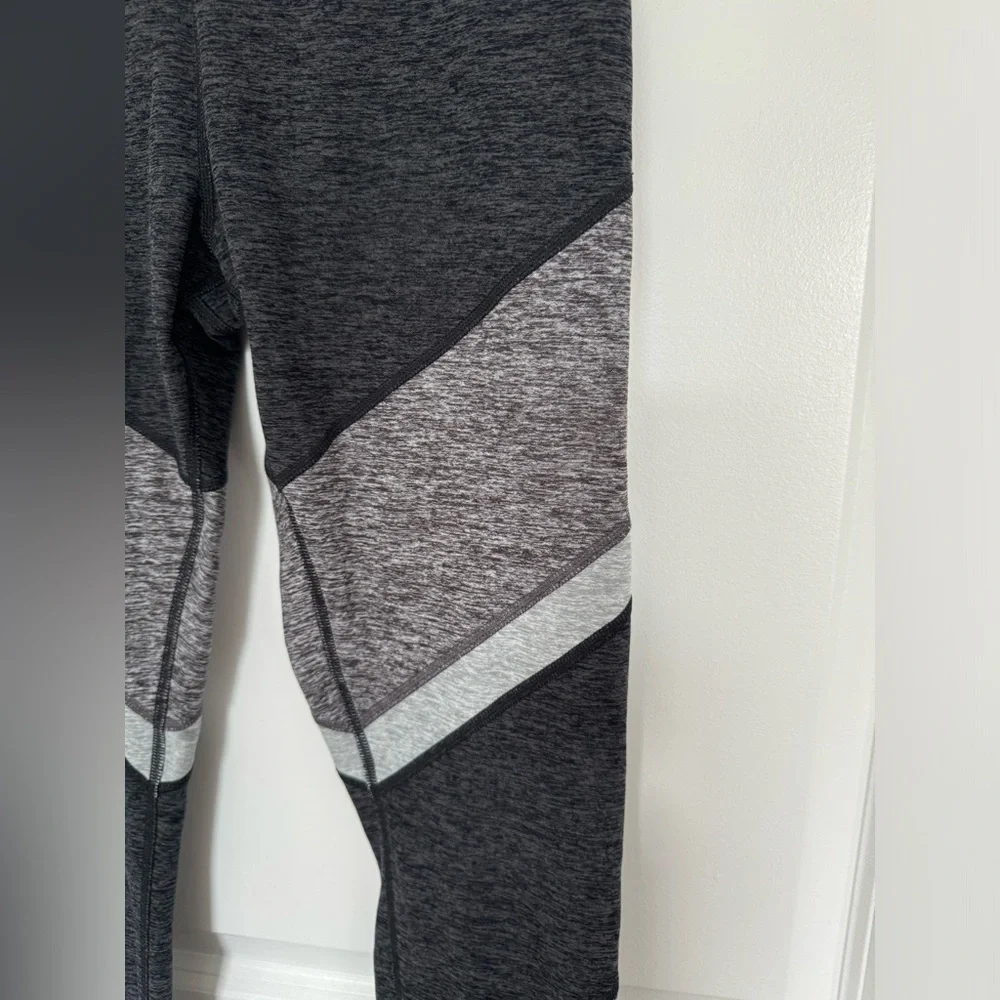 ALO yoga Leggings size Small AloSoft 7/8 grey colorblock